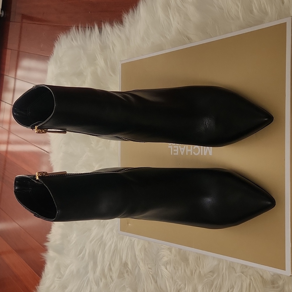 Michael Kors Leona Black Leather Bootie US size 8M used in great condition - Picture 13 of 17